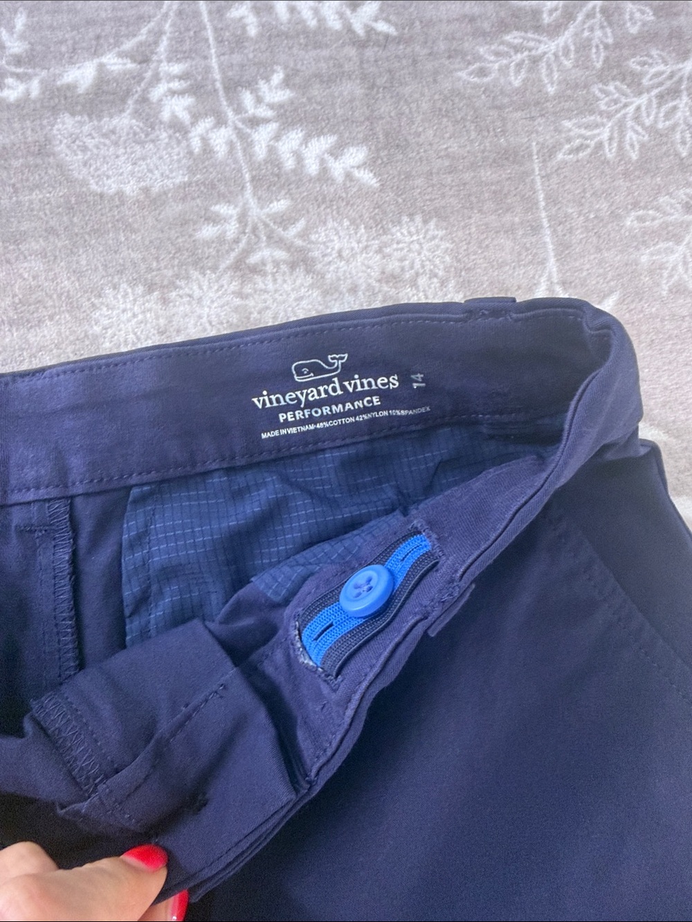 Vineyard Vines performance shorts in Navy